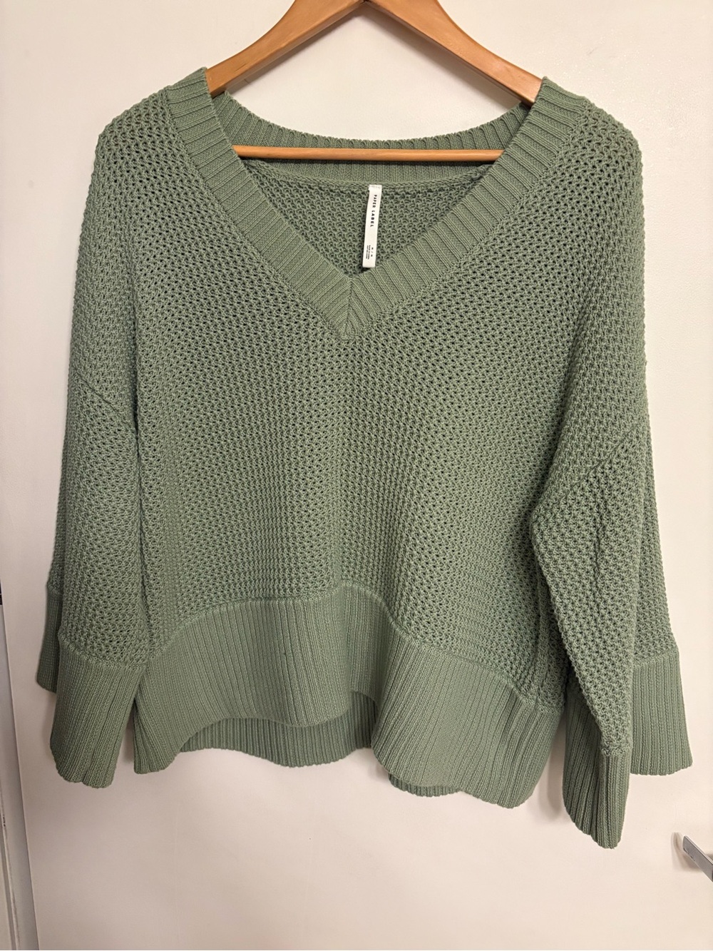 Paper Label V-Neck Women's Knit Sweater - Sage Green Size M Cotton